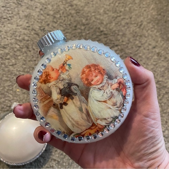 E.Barnes Painted Glass Circle Ornament Bundle Lot Kitschy Vintage Picture - Picture 4 of 6